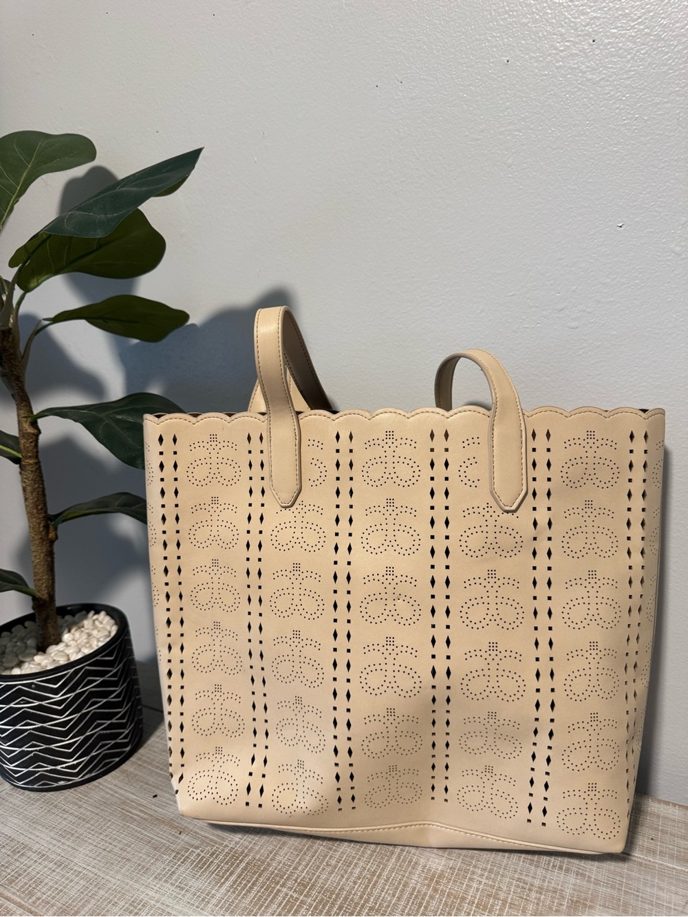 Arbonne Scalloped Laser-Cut Cream Tote